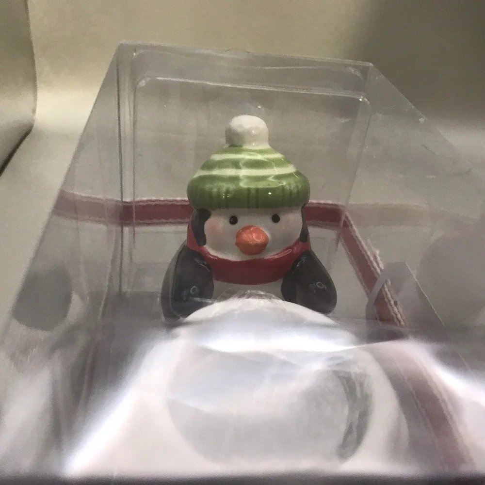 Hallmark Penguin Tea Light Candle Holder‎ Ceramic Christmas Decor 4x6in